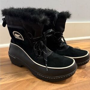 Sorel Women's Black and Cream Winter Boots